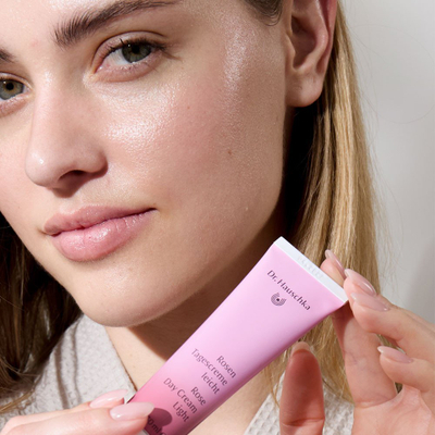 Krem dite për fytyrë Dr. Hauschka Light Rose, 30ml, edicion i kufizum