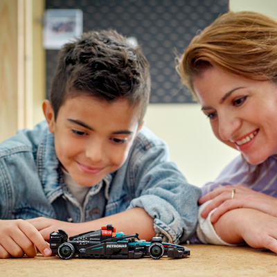 Lodër ndërtimi LEGO Speed Champions Mercedes AMG F1 W15, makinë garu, set për kalamaj 10+