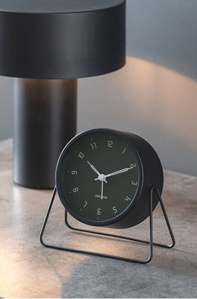 Orë me alarm Karlsson, e zezë