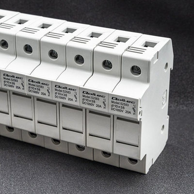 Bazë sigurimi DC Qoltec 2P 1000V 20A, për siguresa 10x38 mm, gri