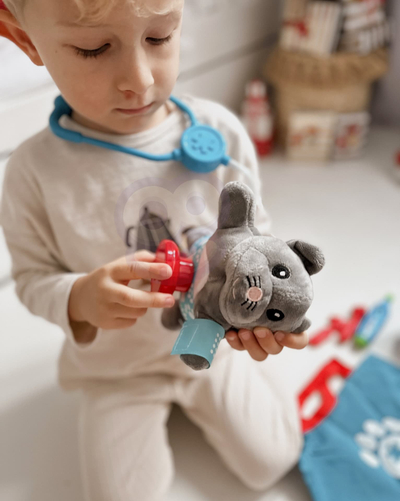 Lodër set veteriner Woopie Deluxe PetCare, 15 pjesë, mace pelushi gri, çantë blu