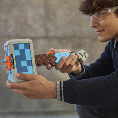 Lodër çekiç Nerf Minecraft Stormlander, që gjuan shigjeta shkumë, plastike, shumëngjyrësh