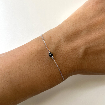 Byzylyk Alisia minimalist, argjend, gur spinel i zi, për femra