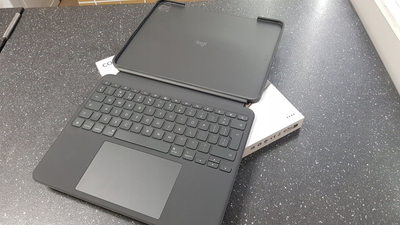Këllëf tastiere Logitech Combo Touch për iPad Pro 13" dhe 11", me ndriçim, Graphite