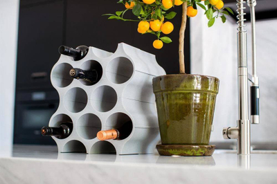 Mbajtëse shishesh Koziol Bottle Rack SETUP, deri 10 shishe, plastike, e bardhë