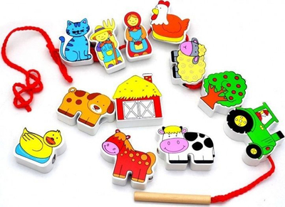 Дрвена врзувачка играчка Вига Lacing Blocks Farm, 12 блокчиња, за деца 3+ години, многубојна