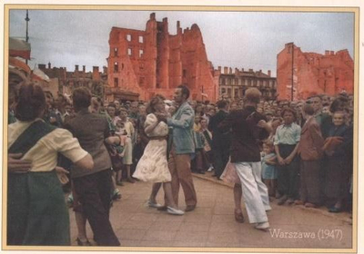 Kartolinë Olesiejuk “Warsaw 1947 Fun In The Square”, format klasik, shumëngjyrëshe