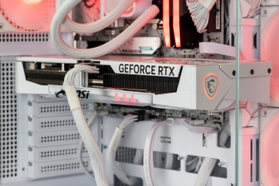Гејминг компјутер Actina Ryzen 7 7800X3D, 32GB RAM, RTX 5070 Ti, 1TB SSD, бел