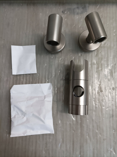 Set dushi WENKO Young, shinë 66 cm, çelik inox, argjend mat