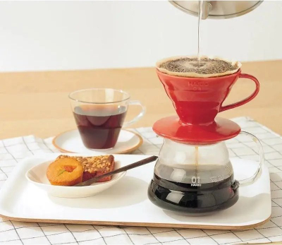 Filtruese kafeje Hario V60 01, plastike, e kuqe