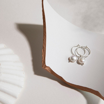 Vathë Decadorn Sea Pearl Mini Hoop