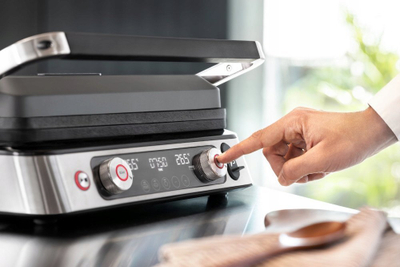 Grill elektrik DeLonghi MultiGrill 1100 CGH1130DP, pllaka jo ngjitëse, ekran dixhital, inox argjendtë