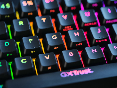 Играчка тастатура Trust GXT867 Acira 60% Mini US, механичка, со RGB осветлување, црна