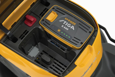 Kositëse bari Stiga Collector 548 Ae Kit, me bateri 48V 4Ah, gjerësi prerje 46 cm, verdh e zezë