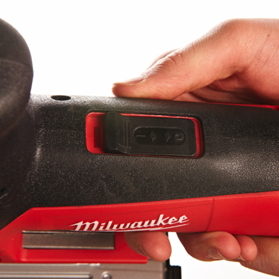 Sharrë pendulare Milwaukee JS 120 X, 710W, prerje 130mm, e kuqe e zezë