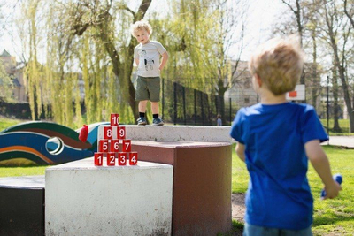 Lojë me hedhje BS Toys Tin Throwing, kanaçe metalike të kuqe, 3 qese hedhjeje, për kalamaj 3+