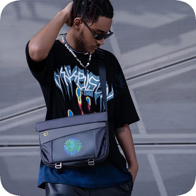 Çantë shpine Divoom SlingBag V, me ekran LED 4.7", IP68, e zezë