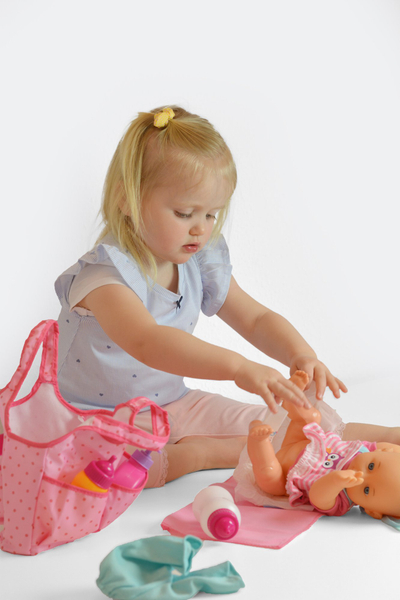 Set lojërash Happy Friend Diaper Bag, çantë pelenash me aksesorë kukulle, shumëngjyrëshe