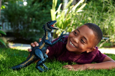 Figurë dinosaur Jurassic World Mattel Track N Attack Indoraptor, me drita dhe zëra, 18 cm, e zezë