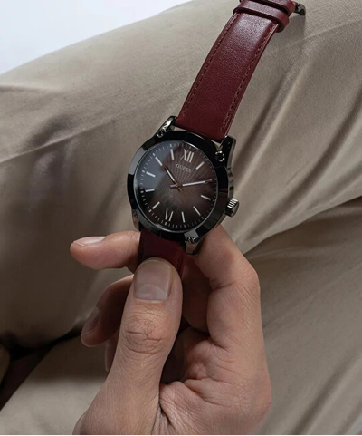 Orë dore për meshkuj Guess Crescent GW0628G4, e kuqe