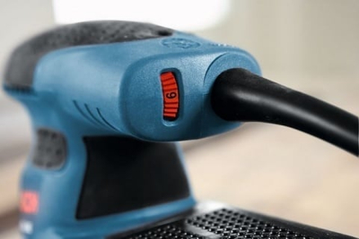 Makinë lëmuese Bosch GEX 125-1 AE, e kaltër