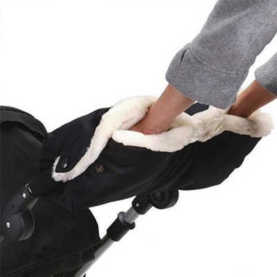 Навлака за рачка на количка BQ19K Insulated Muff, топол флис, 50 x 44 cm, црна со бело