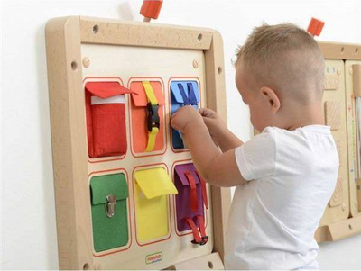 Panel edukativ Masterkidz Pockets, dru 46cm, xhepa me mbyllje, shumëngjyrësh