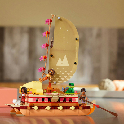 Lodra LEGO Disney Moana’s Adventure Canoe 43270, set për ndërtim, për kalamaj