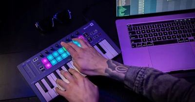 Tastierë MIDI Novation FLkey Mini 25 Key, 25 taste, kontrollues për FL Studio, e zezë