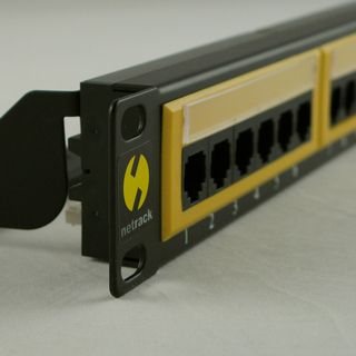 Панел пач NetRack 19\", 24 порти, Cat.6 UTP, црн