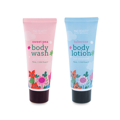 Set për trup Mad Beauty In Full Bloom Watering Can - Xhel dushi me erë bizele (Body Wash) 75 ml + Losion trupi me aromë tuberoze (Body Lotion) 75 ml