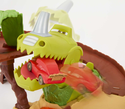 Set loje Mattel Disney Cars Dino Park, pistë makinash, dinosauri interaktiv, shumëngjyrësh