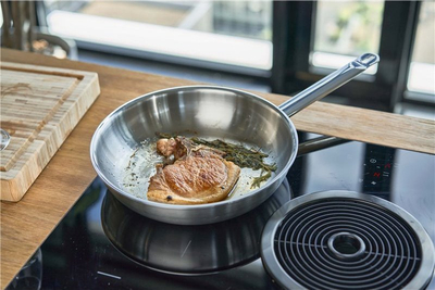Tigan ZWILLING Pro 65128-240-0, 24 cm, çelik inox, argjendtë