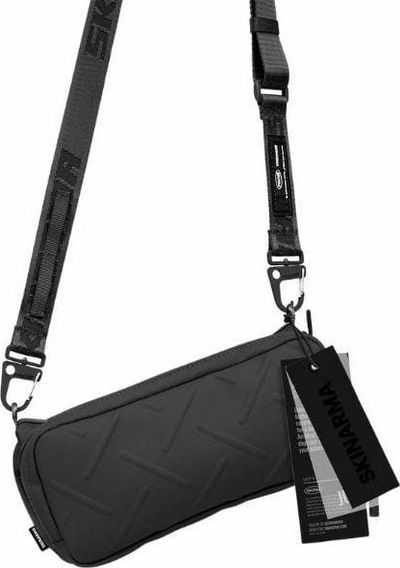 Çantë crossbody Skinarma Juno Organizer, najlon që s’e merr uji, me ndarje për shishe, e zezë