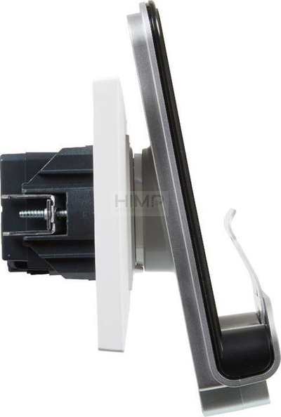 Индуктивна станица за полнење Legrand Niloe Step, 5V 1A, излез USB 5V 2.4A, бела