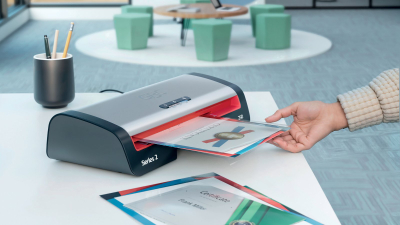 Ламинатор GBC Laminator 250, формат до A4, брзо загревање, црно сребрено и црвено