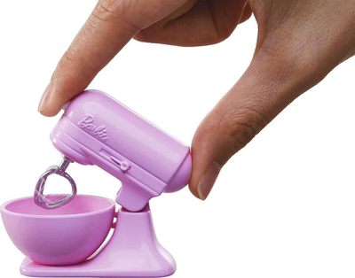 Set lodër Barbie Kitchen Playset, kukull me kuzhinë, me kotele dhe aksesorë, shumëngjyrësh