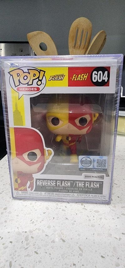 Figurë vinyl Funko Pop Heroes Reverse Flash The Flash 604, edicion i kufizuar 3500 copë, me mbrojtës transparent, e kuqe verdhë