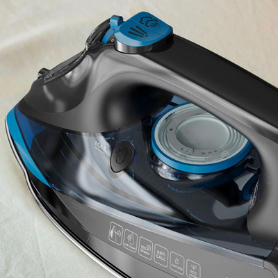 Hekur me avull Black and Decker, 2600W, pllakë qeramike, i zi