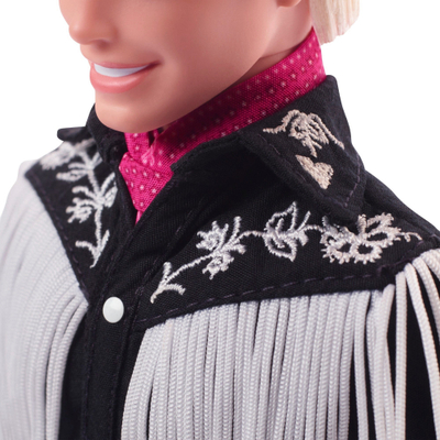 Kukull Barbie Ken Cowboy për koleksion, me trup që lëviz, bandanë rozë, rrobë të zezë