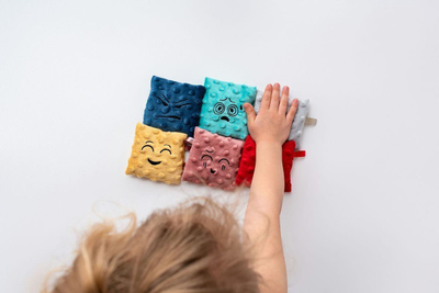 Set lodrash shqisore Hencz Toys Sensory Bags Emotions, 6 jastëkë, për me mësu, shumëngjyrësh