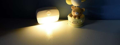 Llambë LED pa tela me sensor lëvizjeje, me bateri, e bardhë