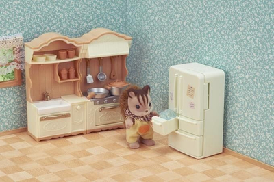 Сет кујнски игри Sylvanian Families Kitchen Play Set, со фрижидер, шпорет и мијалник, шарен