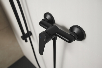 Rubinet dushi Sparc Black, për dush, i zi