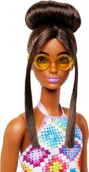 Kukull Barbie Mattel Fashionistas HJT07, fustan shumëngjyrësh, aksesorë mode