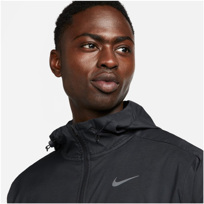 Јакна за трчање Nike Windrunner Repel, со капуљача, водоотпорна, црна