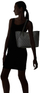 Çantë dore Guess Tote