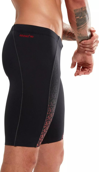 Rroba banje jammer për burra Speedo ECO Endurance+ Pro, që s’i bëhet gjë nga klori, thahen shpejt, e zezë me të kuqe