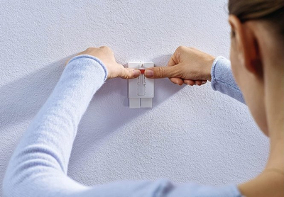 Gozhdë vetëngjitëse e rregullueshme Tesa 77777, set me 2 copë, ngjitje e fortë, e bardhë