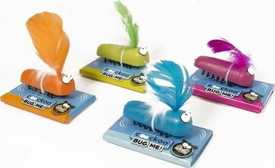 Интерактивна играчка за мачки Coockoo Bug Me, со шарени пердуви